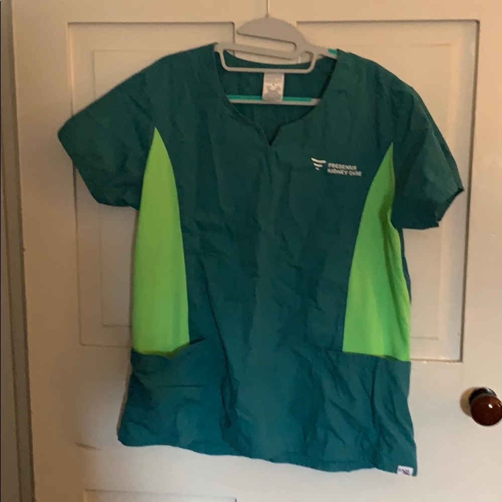 Fresenius scrub top green medium